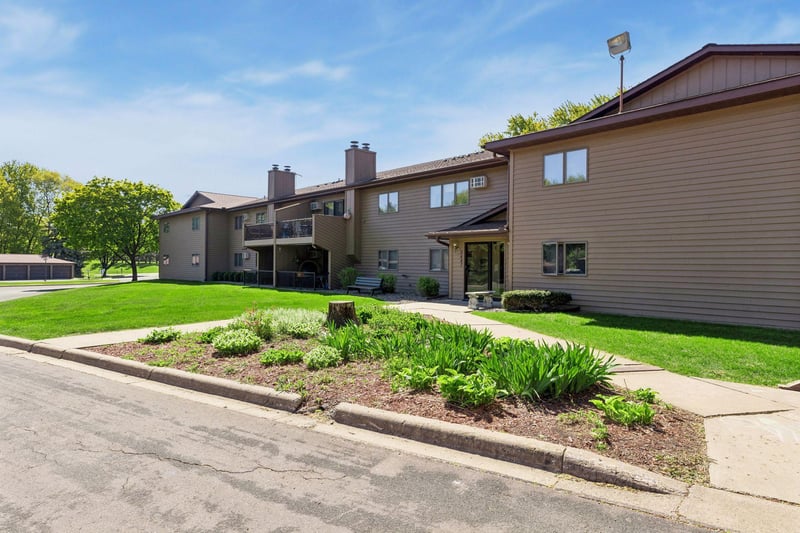 5447 Babcock Trl #S206, Inver Grove Heights, MN 55077