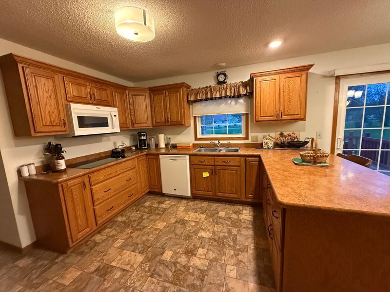 1228 Edgewood Dr, Thief River Falls, MN 56701