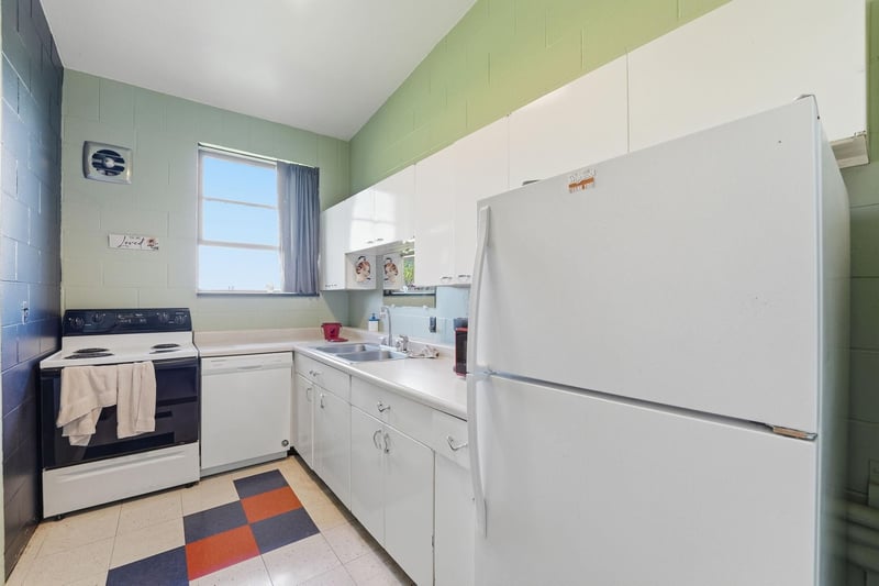 612 N Brown St, Winthrop, MN 55396