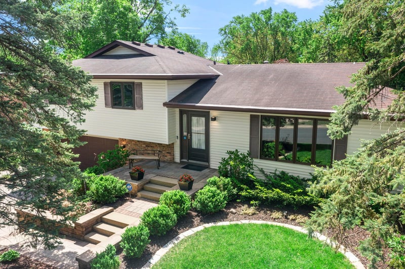 9117 34 1/2 Ave N, New Hope, MN 55427