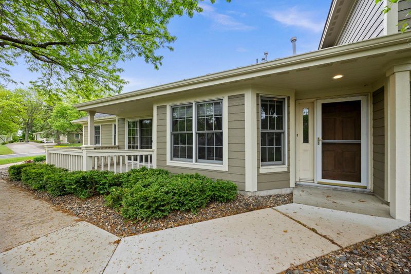 809 Ivy Ln, Eagan, MN 55123