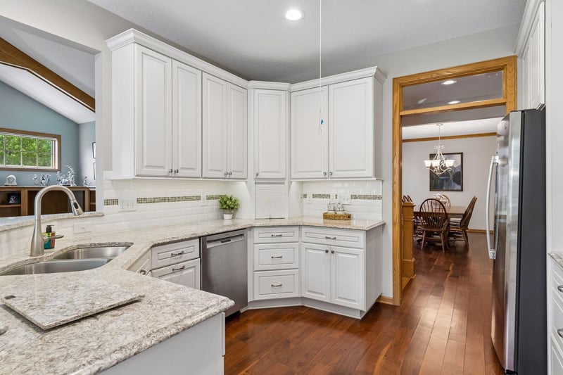 9755 Wedgewood Cir, Woodbury, MN 55125