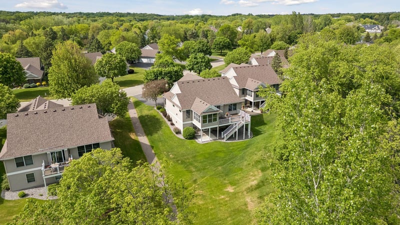 9755 Wedgewood Cir, Woodbury, MN 55125