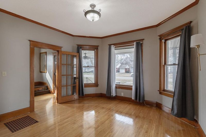 504 2nd St SW, Madelia, MN 56062