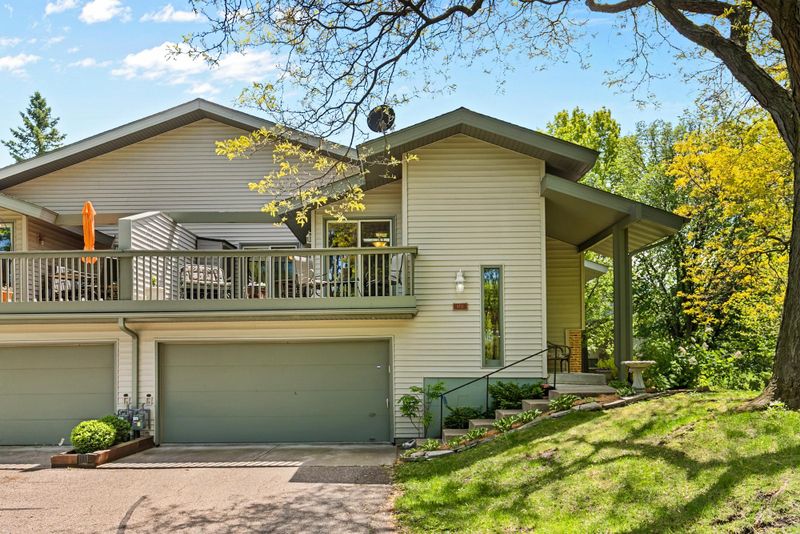 9731 Dorset Ln, Eden Prairie, MN 55347