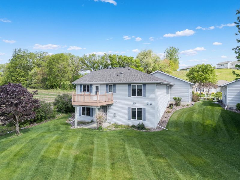4524 Meadow Lakes Dr NW, Rochester, MN 55901