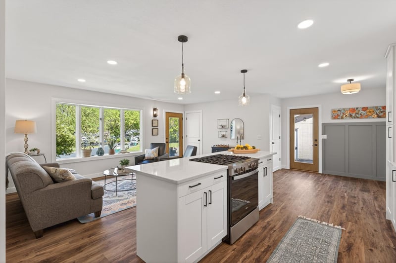 305 Trilane Cir, Norwood Young America, MN 55397