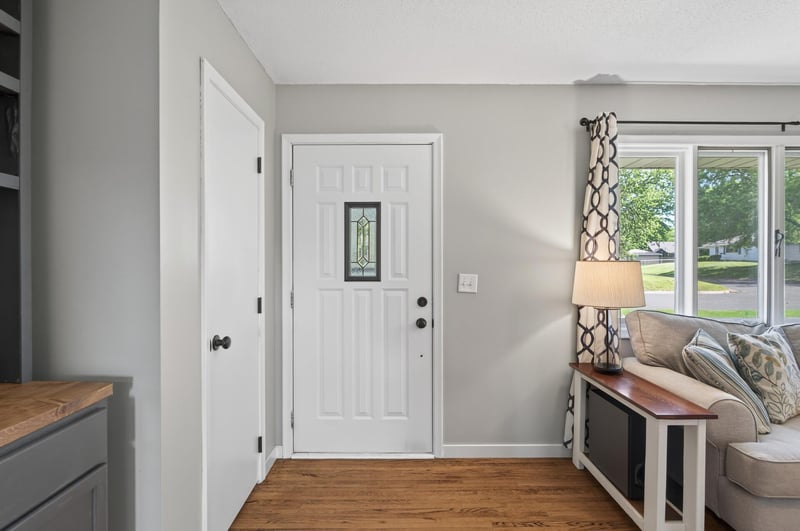 121 E 94 1/2 St, Bloomington, MN 55420