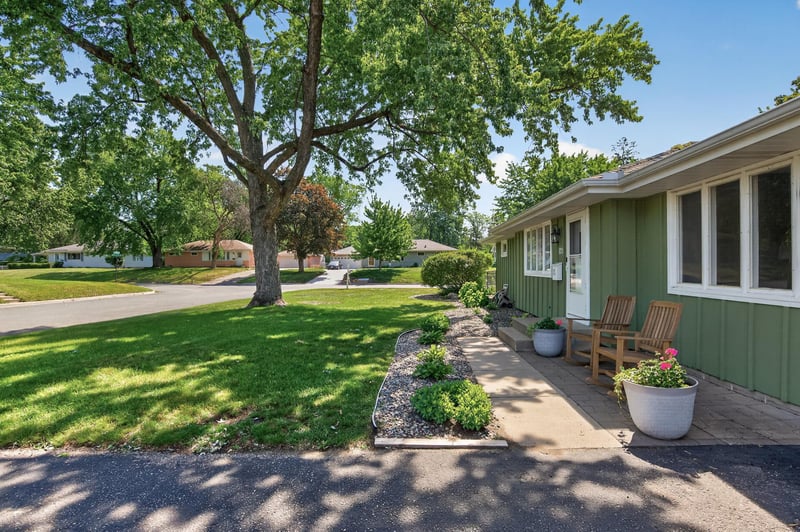 121 E 94 1/2 St, Bloomington, MN 55420