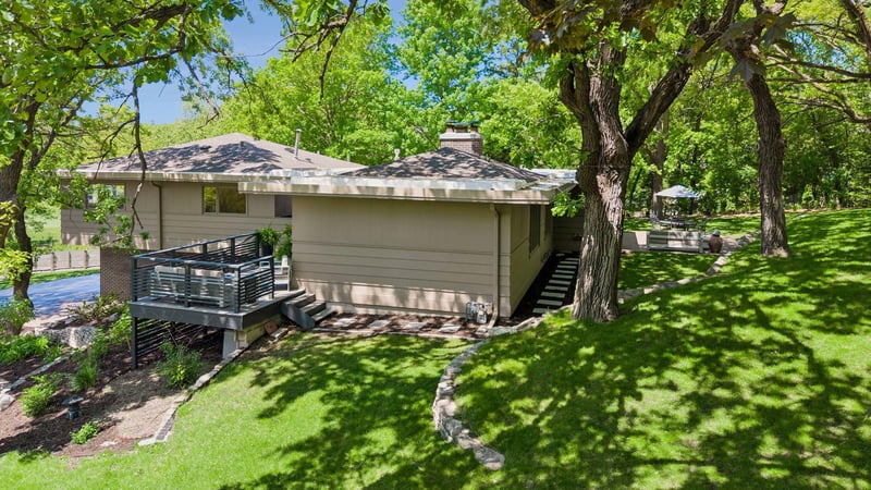 7121 Schey Dr, Edina, MN 55439
