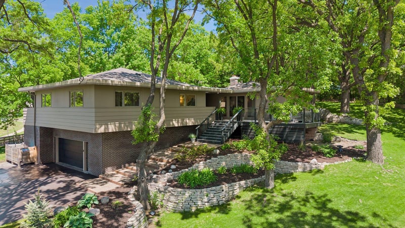 7121 Schey Dr, Edina, MN 55439