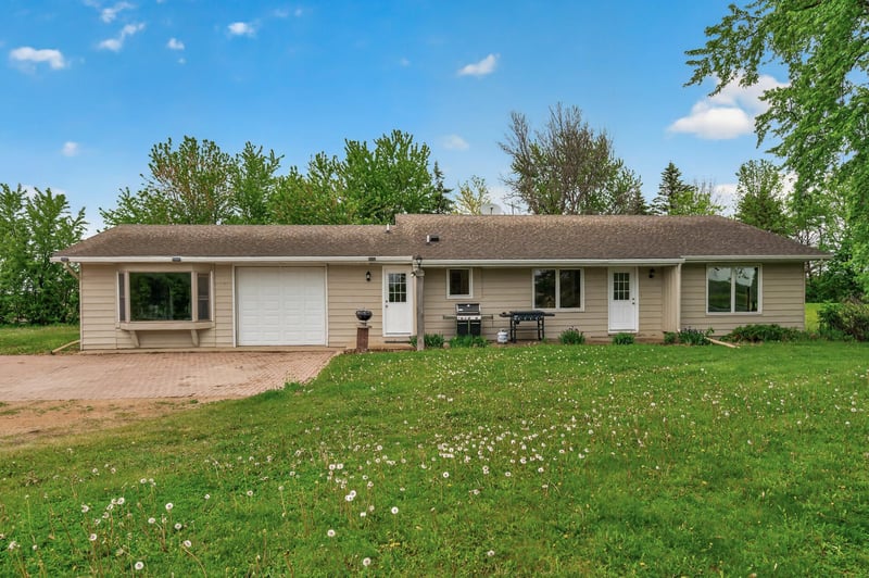 18090 102nd St, Young America, MN 55397