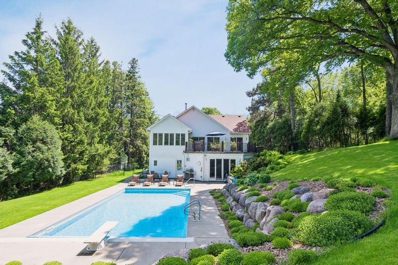 13920 Mcginty Rd E, Minnetonka, MN 55305