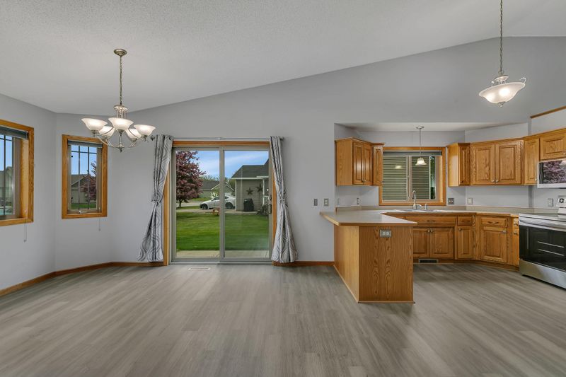 406 Jasmine Ln, Saint Joseph, MN 56374