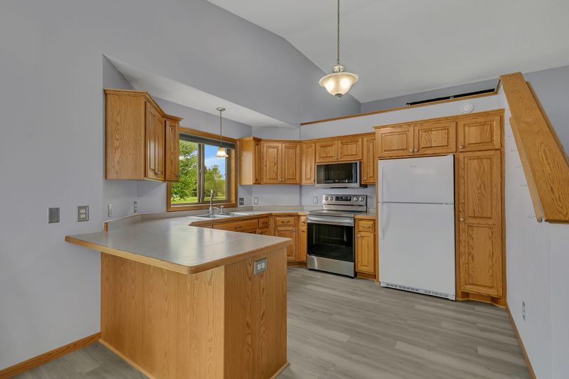 406 Jasmine Ln, Saint Joseph, MN 56374