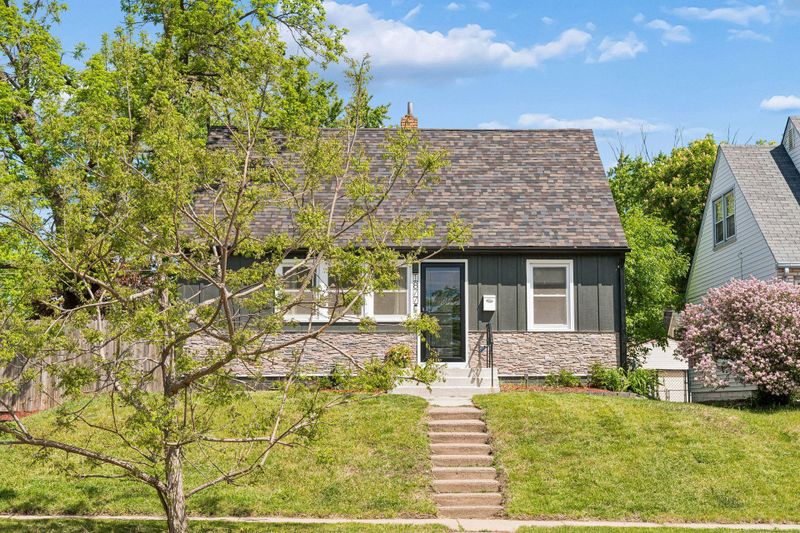 1877 Graham Ave, Saint Paul, MN 55116