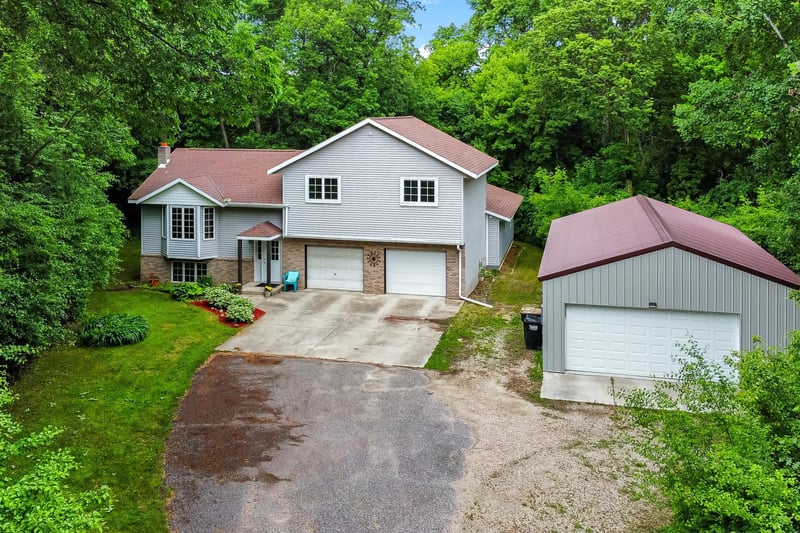 17353 Northwood Dr, Paynesville, MN 56362