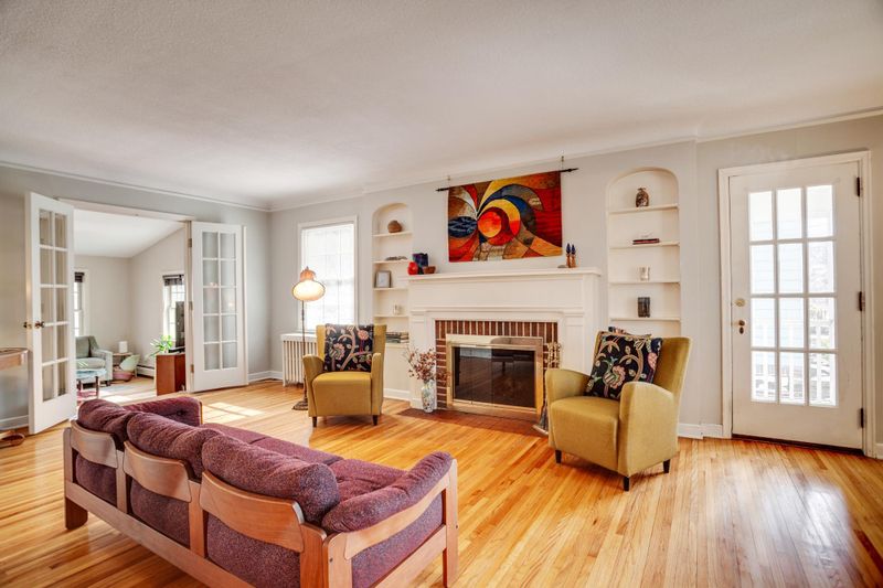 1949 E River Ter, Minneapolis, MN 55414