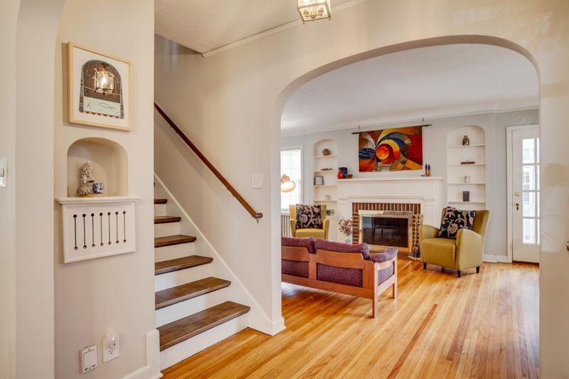 1949 E River Ter, Minneapolis, MN 55414