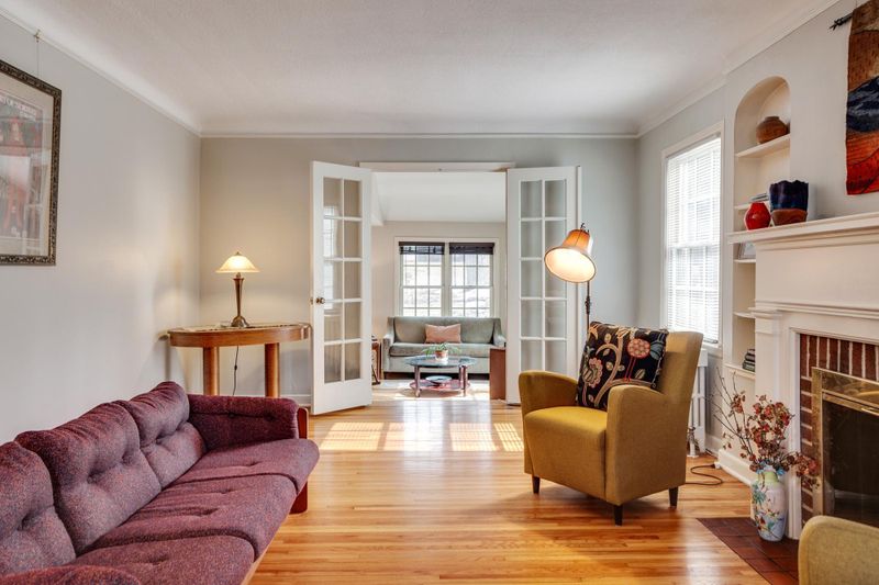 1949 E River Ter, Minneapolis, MN 55414