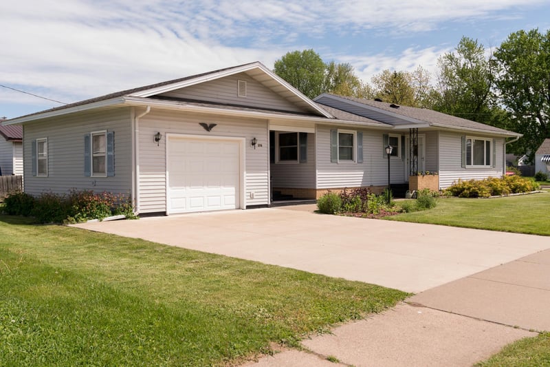 374 W Vine St, Mondovi, WI 54755