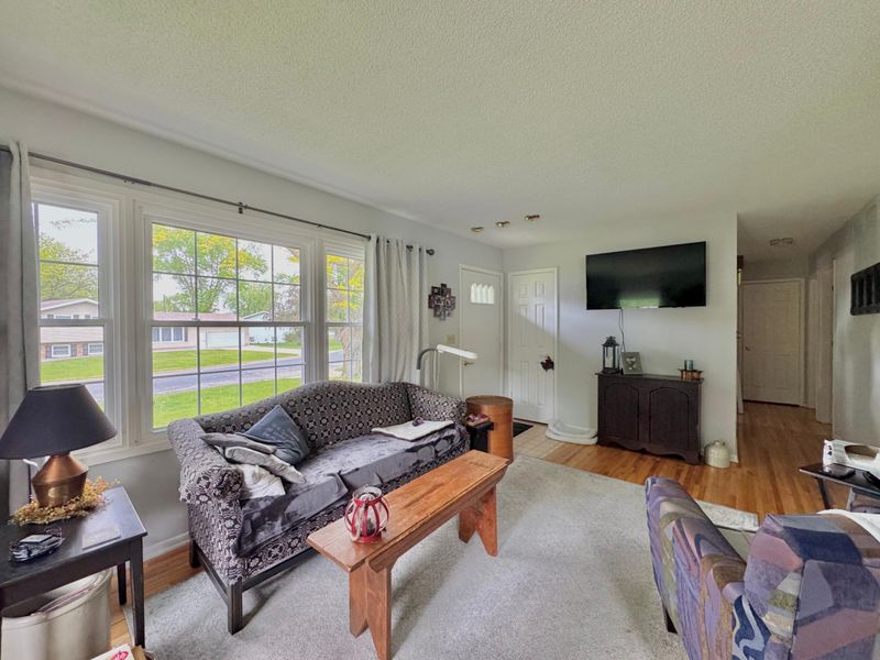 400 7th St NE, Stewartville, MN 55976