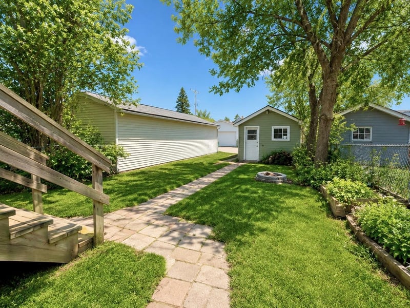 310 2nd St, Nashwauk, MN 55769
