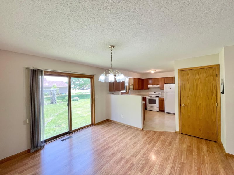 208 Broad St S, Comfrey, MN 56019