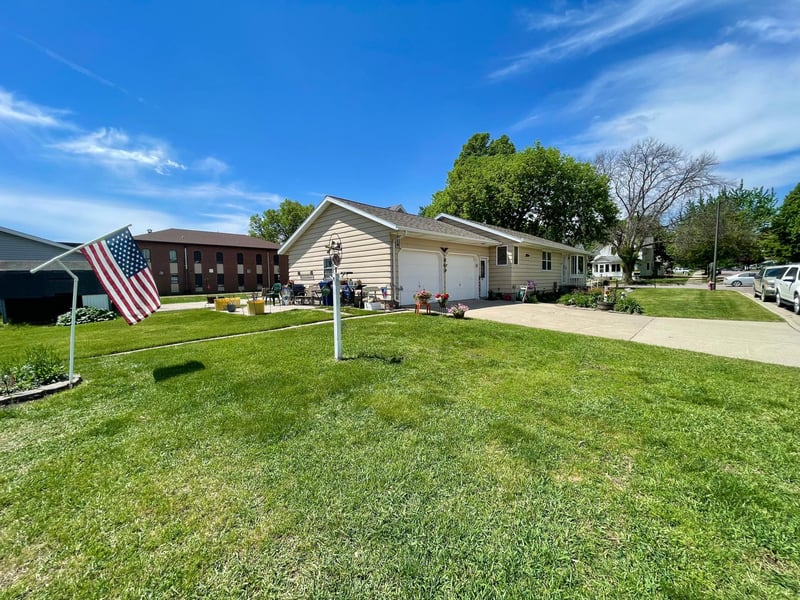 115 W Lincoln St, Springfield, MN 56087