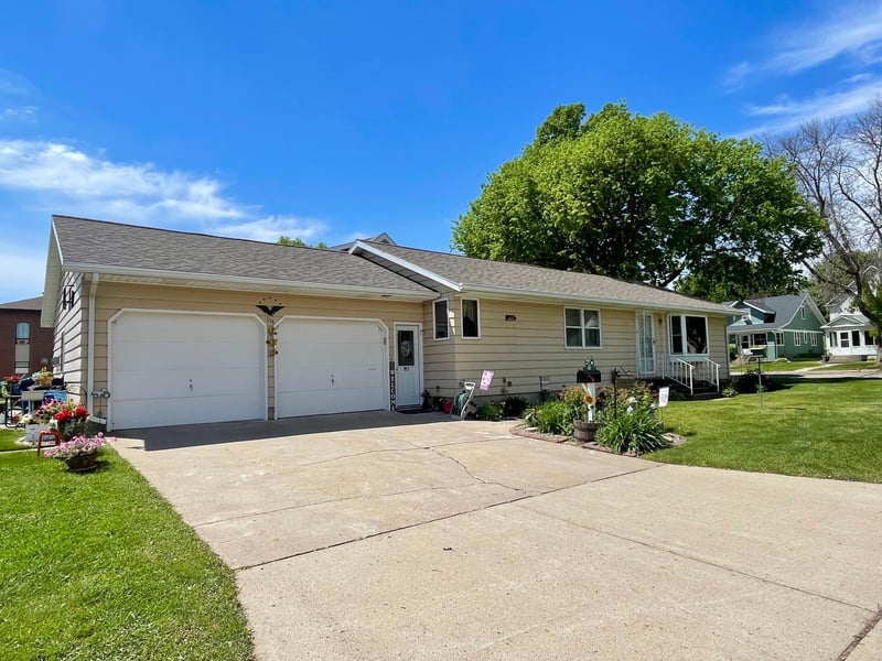 115 W Lincoln St, Springfield, MN 56087