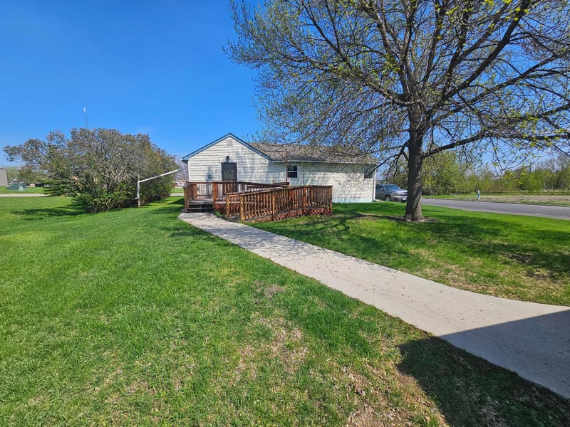 127 S State St, Warren, MN 56762