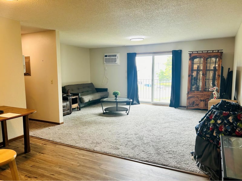 7675 142nd St W #215, Apple Valley, MN 55124