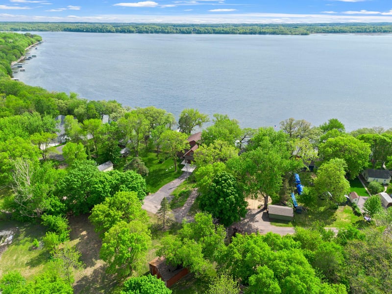 9823 103rd St NW, Annandale, MN 55302