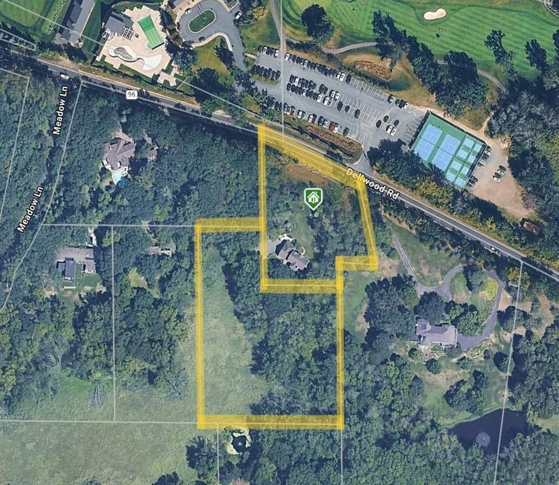 3 Meadow Ln, Dellwood, MN 55110