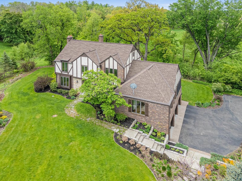 3 Meadow Ln, Dellwood, MN 55110