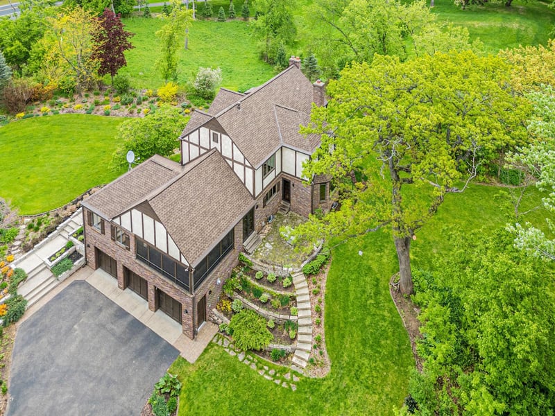 3 Meadow Ln, Dellwood, MN 55110