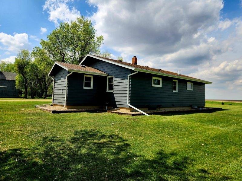 1055 141st St, Pipestone, MN 56164