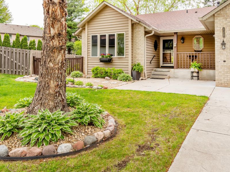 129 Hemlock Pl, Vadnais Heights, MN 55127