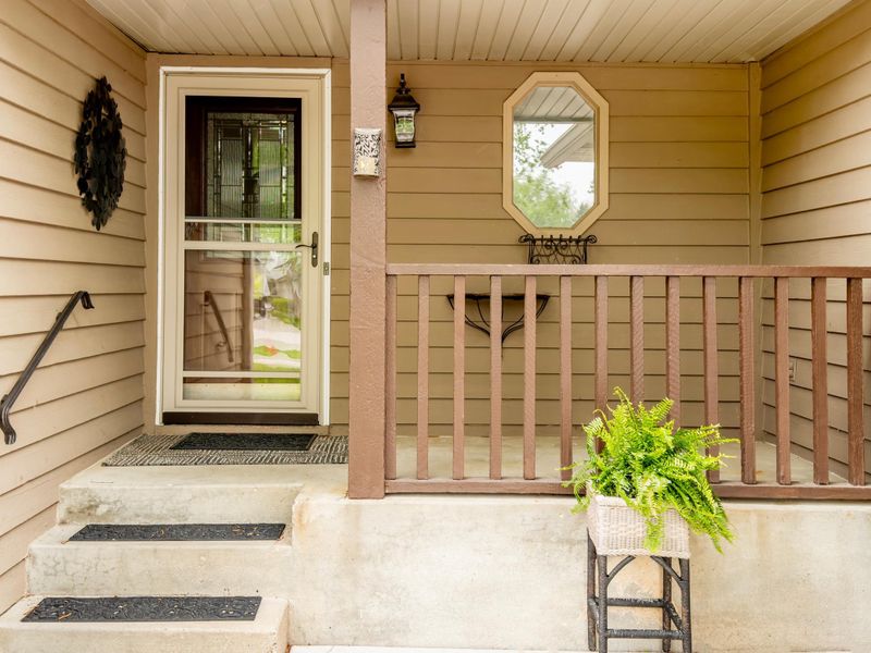 129 Hemlock Pl, Vadnais Heights, MN 55127