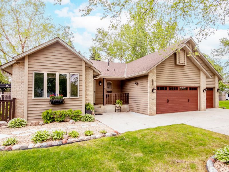 129 Hemlock Pl, Vadnais Heights, MN 55127
