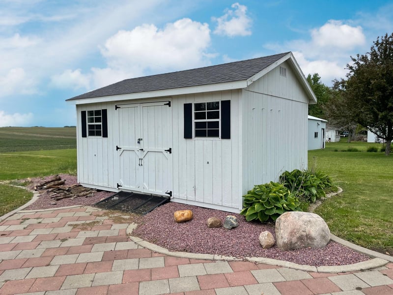 109 White St N, Comfrey, MN 56019