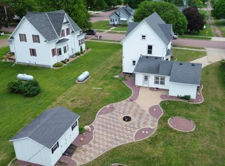 109 White St N, Comfrey, MN 56019