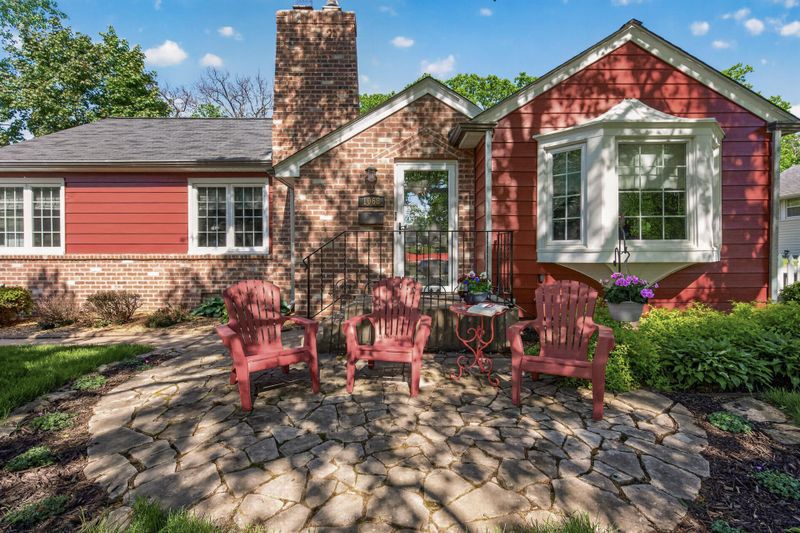 1068 Summit Ave, South Saint Paul, MN 55075