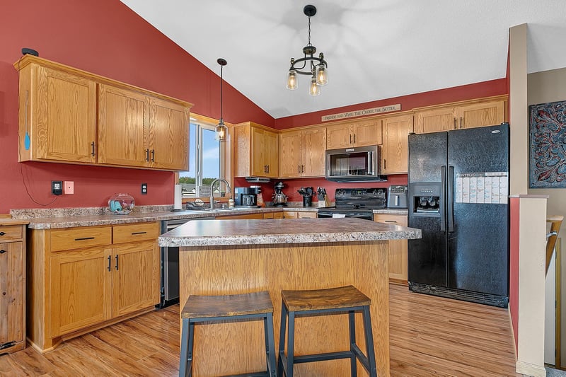 904 7th St NE, Rice, MN 56367