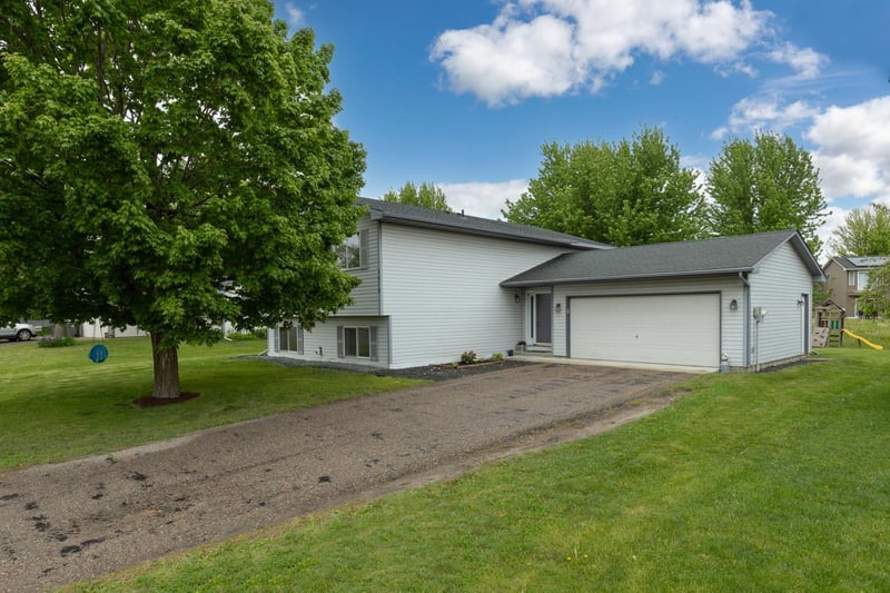 1016 Meadow St, Cologne, MN 55322