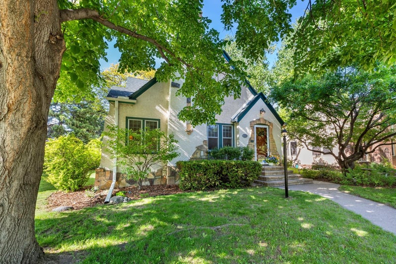 2708 Victory Memorial Dr, Minneapolis, MN 55412