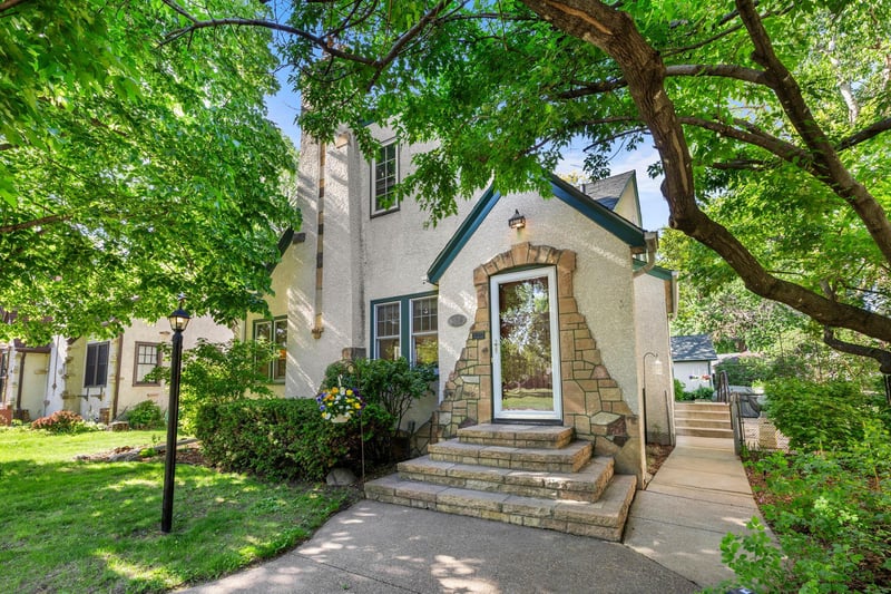 2708 Victory Memorial Dr, Minneapolis, MN 55412