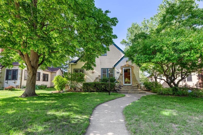 2708 Victory Memorial Dr, Minneapolis, MN 55412