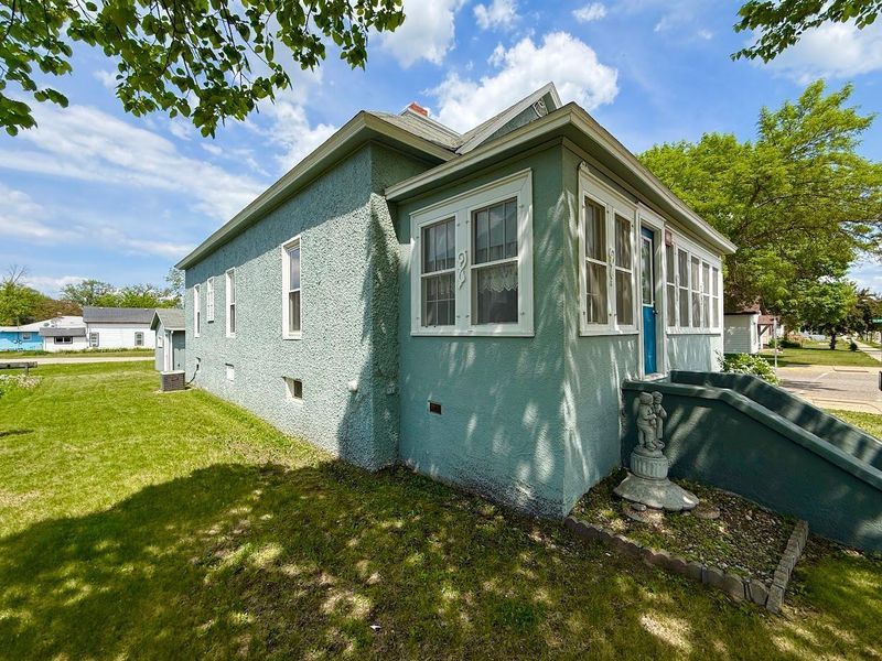 719 2nd Ave NE, Staples, MN 56479