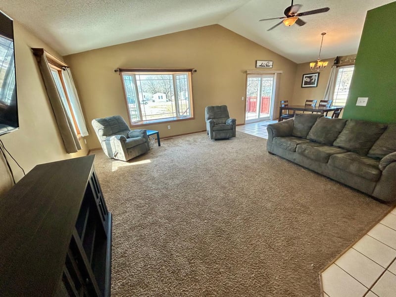 110 U'ren Ln, Redwood Falls, MN 56283